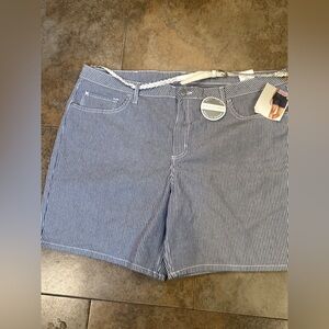 Lee Riders Blue and White Striped Women’s Sz 22 Shorts NEW with Tags